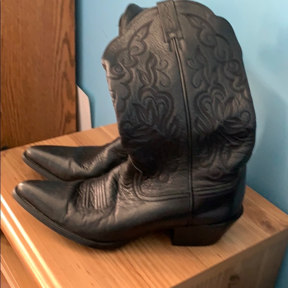 Black ariat cowboy boots